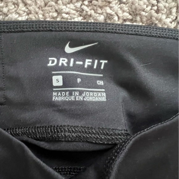 {Nike} Dri-Fit Cropped Mesh Leggings - Picture 4 of 12